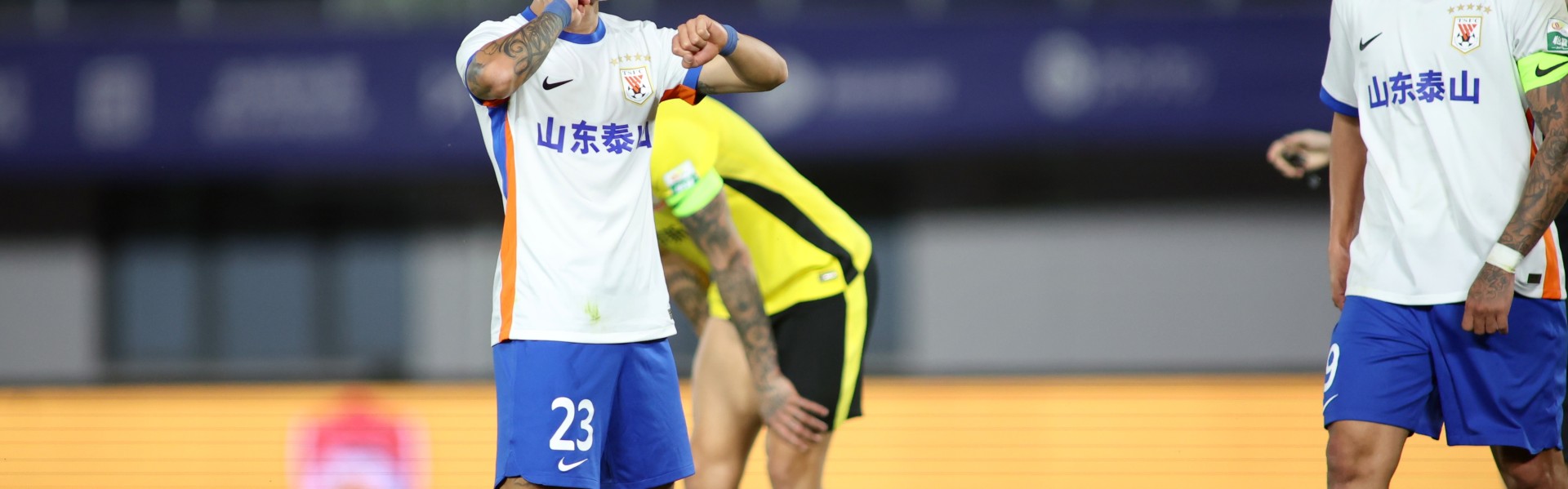 开云官方网站-鲁媒：德转更新泰山球员号码，谢文能改穿7号、彭啸改穿3号