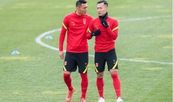 吴曦：承担队长职责团结球队 做好40强赛困难准备